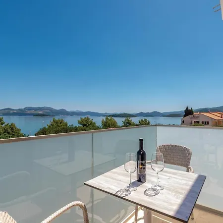 Hébergement de vacances Nice In With Wifi, Outdoor Swimming Pool And Heated Swimming Pool *