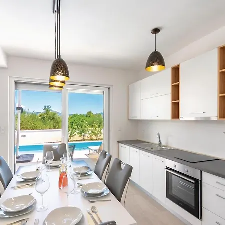 Hébergement de vacances Nice In With Wifi, Outdoor Swimming Pool And Heated Swimming Pool *