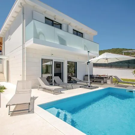Nice In With Wifi, Outdoor Swimming Pool And Heated Swimming Pool *